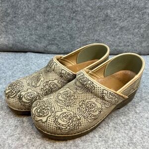 Dansko Women's Floral Etched Clogs Beige Leather Comfort Slip On Shoes Size 40